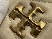 Colestore  Tory Burch Kira Chevron Small Convertible Shoulder Bag Desert Light Beige 25 x 15 x 8cm - 6