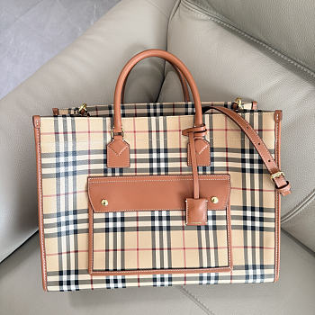 Colestore  Burberry Medium Freya Tote in Archive beige/briar brown 40 x 16 x 30cm