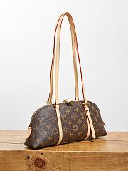 Colestore Louis Vuitton Squire East West Monogram coated canvas 29 x 14 x 8 cm - 6