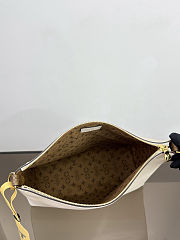 Colestore Louis Vuitton Multipass Vanilla Calfskin 30 x 26 x 10 cm - 3