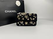 Colestore Chanel Fall-Winter 2025/26 MINI CLASSIC HANDBAG Velvet, Strass, Imitation Pearls & Gold-Tone Metal Black, Crystal & Golden 20x10x7cm - 1