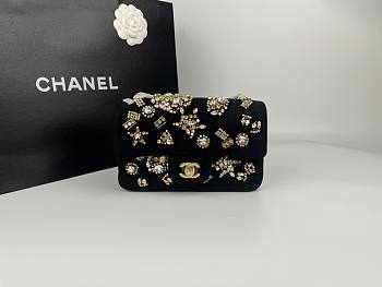 Colestore Chanel Fall-Winter 2025/26 MINI CLASSIC HANDBAG Velvet, Strass, Imitation Pearls & Gold-Tone Metal Black, Crystal & Golden 20x10x7cm