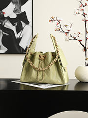 Colestore Chanel Fall Winter 2026 Pre-Collection   CHANEL 25 Small Handbag   Grained Calfskin & Gold-Tone Metal  Green  30 x 26 x 14cm - 3