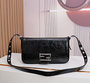 Colestore Fendi Baguette 26424 Crackled Black Leather Bag 26x14x4cm - 4