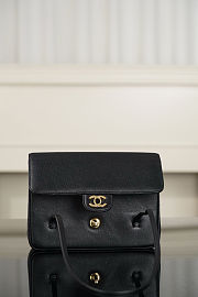 Colestore  Chanel  Small Flap Bag   Grained Shiny Calfskin & Gold-Tone Metal  Black 15 x 22 x 7cm - 5