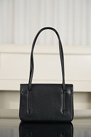 Colestore  Chanel  Small Flap Bag   Grained Shiny Calfskin & Gold-Tone Metal  Black 15 x 22 x 7cm - 3