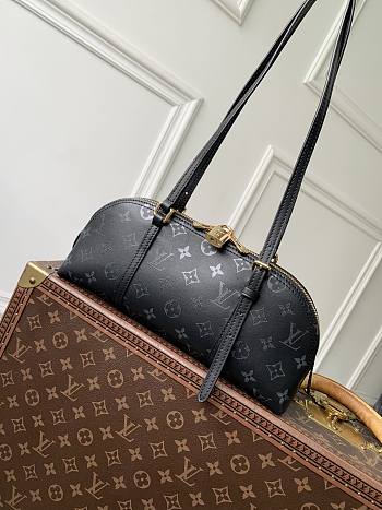 Colestore Louis Vuitton Squire East West Boldly Black 29 x 14 x 8 cm