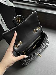 Colestore Chanel Small Flap Bag Sequins & Gold-Tone Metal, White & Black 21 x 14 x 8 cm - 5