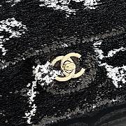 Colestore Chanel Fall Winter 2026 Pre-Collection   Small Flap Bag   Sequins & Gold-Tone Metal  Black & White  14 x 21 x 8cm - 5