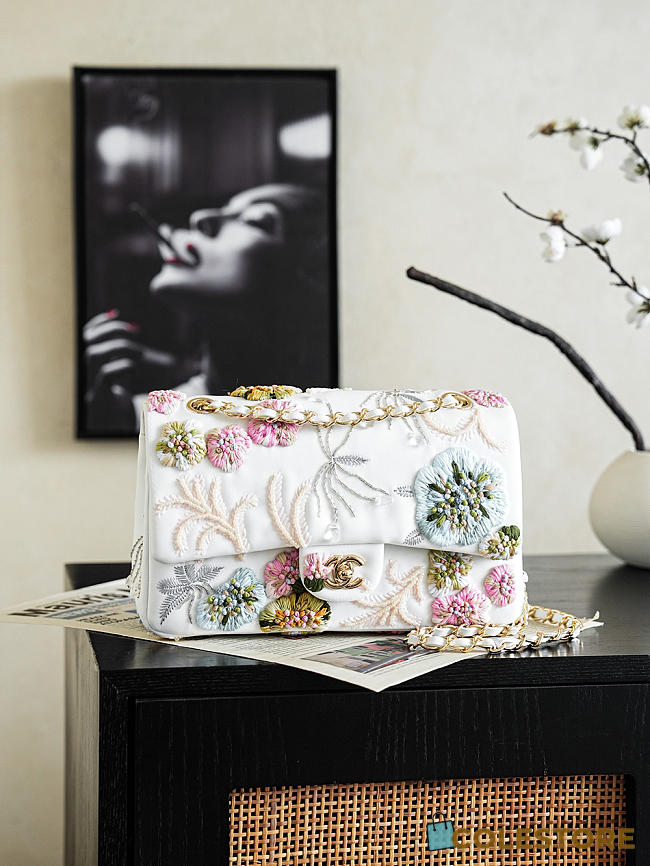 Colestore CHANEL CLASSIC 11.12 HANDBAG Embroidered Jersey, Flower Embroideries & Gold-Tone Metal 25.5 x 15.5 x 6.5 cm - 1