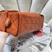 Colestore Chanel Spring Summer 2026   CHANEL 25 Mini Handbag   Grained Calfskin & Gold-Tone Metal  Dark Orange  20 x 22 x 12.5cm - 3