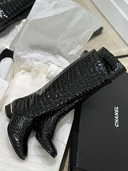 Colestore  Chanel Métiers d’art 2026   High Boots   Crocodile Embossed Patent Calfskin  Black - 6