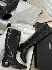 Colestore  Chanel Métiers d’art 2026   High Boots   Crocodile Embossed Patent Calfskin  Black - 4