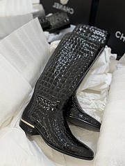 Colestore  Chanel Métiers d’art 2026   High Boots   Crocodile Embossed Patent Calfskin  Black - 2