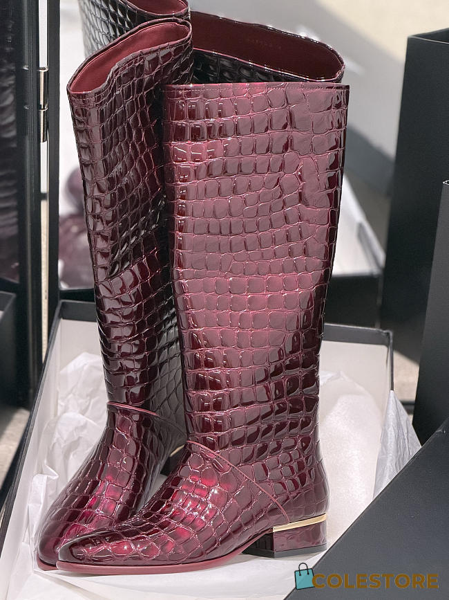 	 Colestore Chanel Métiers d’art 2026 High Boots Crocodile Embossed Patent Calfskin Burgundy - 1