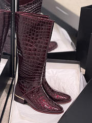	 Colestore Chanel Métiers d’art 2026 High Boots Crocodile Embossed Patent Calfskin Burgundy - 5