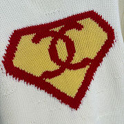 Colestore Chanel Métiers d’art 2026   Pullover   Cashmere  Ivory, Yellow & Red - 3
