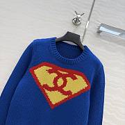 	 Colestore Chanel Métiers d’art 2026 Pullover Cashmere Blue, Yellow & Red - 3