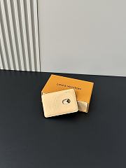 Colestore  Louis Vuitton Porte-Cartes Magnet Monogram Pets Beige 6.5 x 9.5 x 0.5 cm - 5