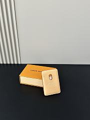 Colestore  Louis Vuitton Porte-Cartes Magnet Monogram Pets Beige 6.5 x 9.5 x 0.5 cm - 4