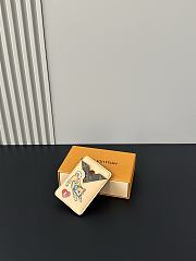 Colestore  Louis Vuitton Porte-Cartes Magnet Monogram Pets Beige 6.5 x 9.5 x 0.5 cm - 3