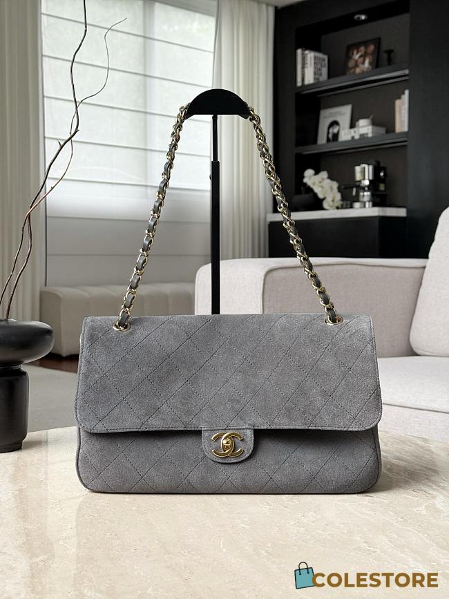 Colestore Chanel Fall Winter 2026 Pre-Collection Maxi Flap bag Suede Calfskin & Gold-Tone Metal Dark Gray 19.5 x 32 x 10cm - 1