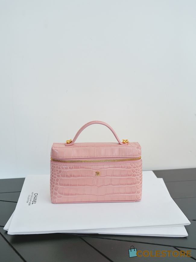 Colestore Chanel Métiers d’art 2026 Vanity with Chain Crocodile Embossed Calfskin & Gold-Tone Metal Pink 17 x 19.5 x 5cm - 1
