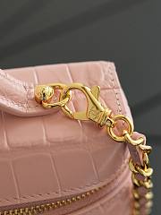 Colestore Chanel Métiers d’art 2026 Vanity with Chain Crocodile Embossed Calfskin & Gold-Tone Metal Pink 17 x 19.5 x 5cm - 4