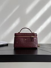 Colestore Chanel Métiers d’art 2026   Vanity with Chain   Crocodile Embossed Calfskin & Gold-Tone Metal  Dark Burgundy 17 x 19.5 x 5cm - 1