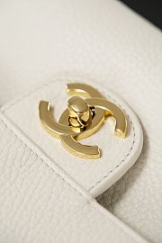 Colestore Chanel Maxi Flapbag Grained Calfskin & Gold Tone Metal White 19.5 x 32 x 10cm - 4
