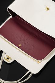 Colestore Chanel Maxi Flapbag Grained Calfskin & Gold Tone Metal White 19.5 x 32 x 10cm - 2