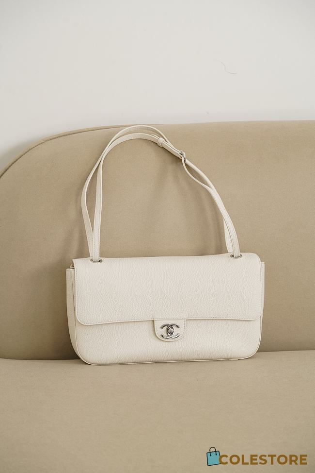 Colestore Chanel Maxi Flapbag Grained Calfskin & Silver Metal White 19.5 x 32 x 10cm - 1