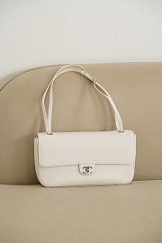 Colestore Chanel Maxi Flapbag Grained Calfskin & Silver Metal White 19.5 x 32 x 10cm - 1