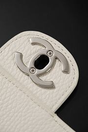 Colestore Chanel Maxi Flapbag Grained Calfskin & Silver Metal White 19.5 x 32 x 10cm - 6