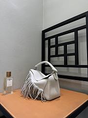 Colestore  Loewe Fringe small Puzzle bag in classic calfskin White 24 x 10.5 x 16.5 cm - 4