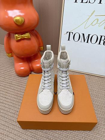 Colestore Louis Vuitton Laureate Platform Desert Boot Beige