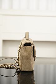 Colestore Chanel Fall Winter 2026 Pre-Collection   Backpack   Suede Calfskin & Gold-Tone Metal  Beige  17 x 25.5 x 6cm - 5