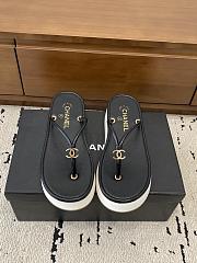 Colestore Chanel Métiers d’art 2026   Thongs platform   Goatskin  Black & White - 1