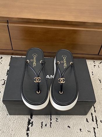 Colestore Chanel Métiers d’art 2026   Thongs platform   Goatskin  Black & White