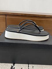 Colestore Chanel Métiers d’art 2026   Thongs platform   Goatskin  Black & White - 5