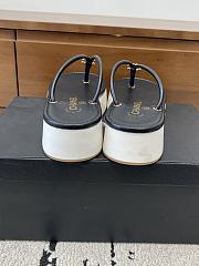 Colestore Chanel Métiers d’art 2026   Thongs platform   Goatskin  Black & White - 2