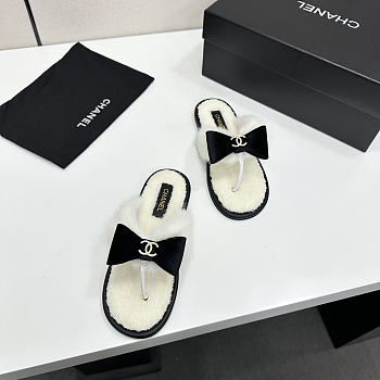 Colestore Chanel Vintage Bowtie Thong Shearling/Fur Sandals