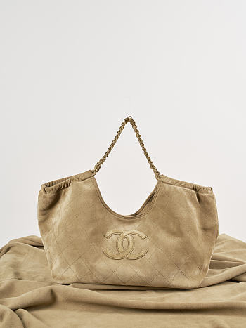	 Colestore Chanel Fall Winter 2026 Pre-Collection Shopping Bag Suede Calfskin & Gold-Tone Metal Beige 24.5 x 44.5 x 18cm