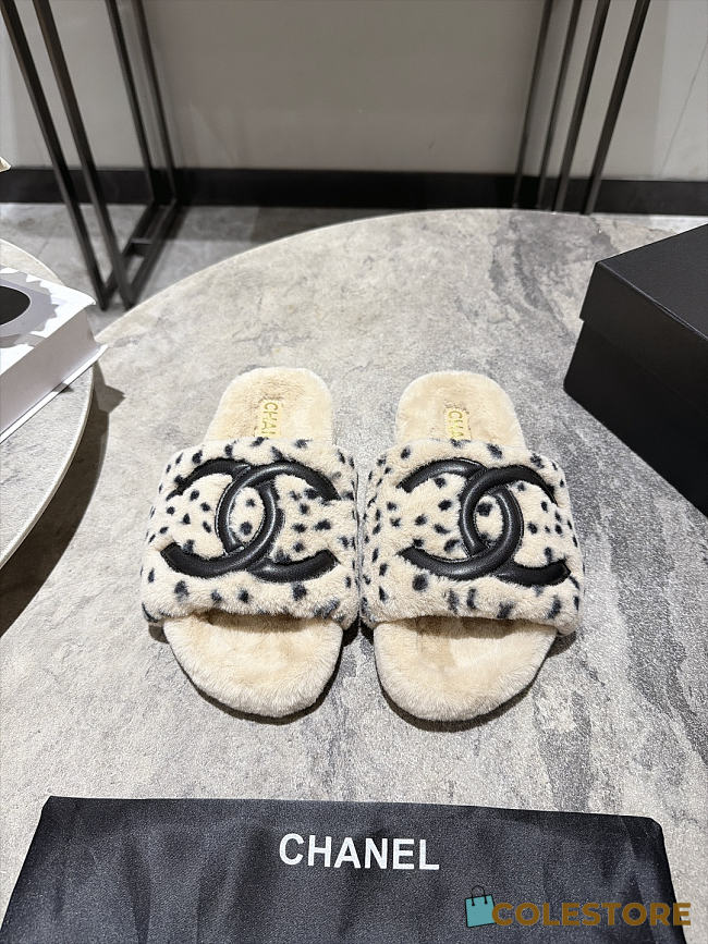 Colestore  Chanel Leopard-print fluffy slide sandals - 1