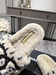 Colestore  Chanel Leopard-print fluffy slide sandals - 6