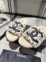 Colestore  Chanel Leopard-print fluffy slide sandals - 5