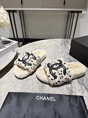 Colestore  Chanel Leopard-print fluffy slide sandals - 4
