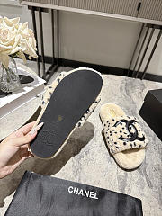 Colestore  Chanel Leopard-print fluffy slide sandals - 3