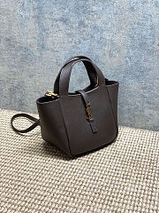 Colestore YSL Saint Laurent LE 5 À 7 BABY BEA in grained leather in Brown/Arabica 18x15x13cm - 4