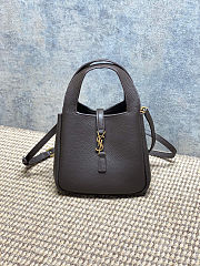 Colestore YSL Saint Laurent LE 5 À 7 BABY BEA in grained leather in Brown/Arabica 18x15x13cm - 3